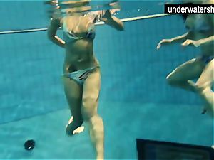 2 killer amateurs showcasing their bodies off under water
